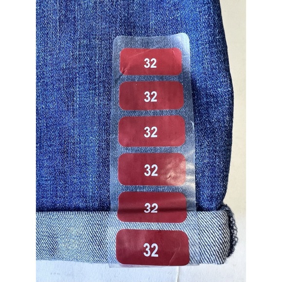 Levi's Shorts Woman's SZ 32 Mid Length Mid Rise Stretch Dark Denim Hypersoft - Picture 5 of 5